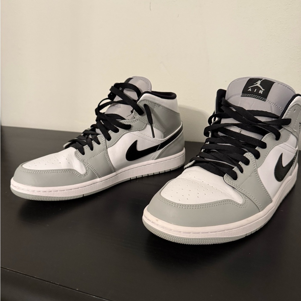 Nike Air Jordan 1 Mid shoes Gray and White High-Top Sneakers